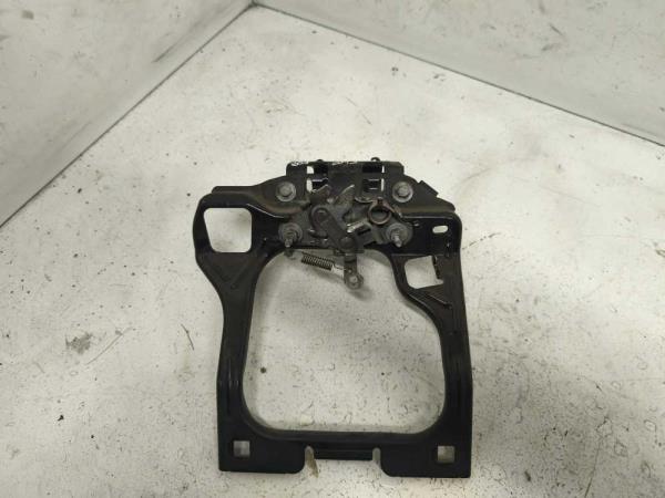 GACHE DE CAPOT PEUGEOT - Vue 1